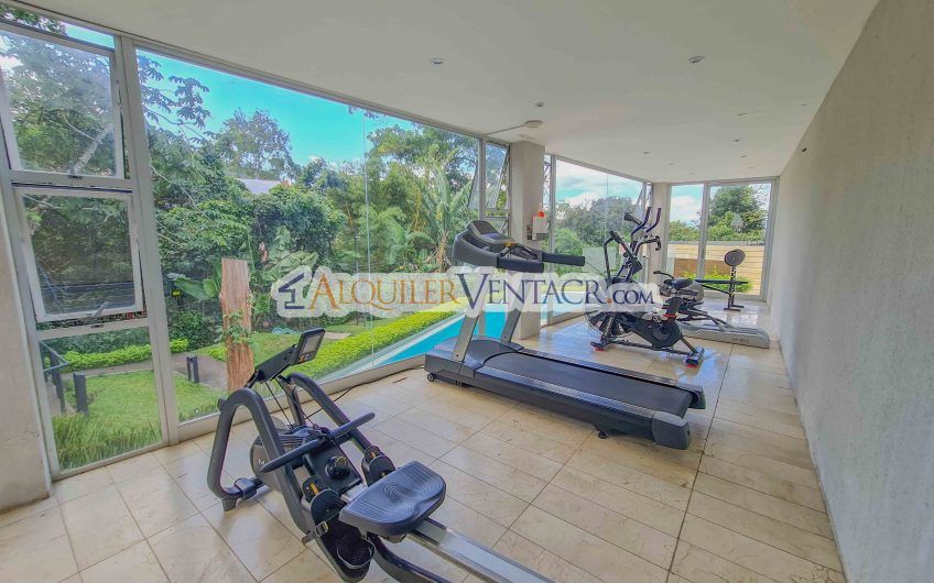 Lujoso condo de 3 habit. con vista en Escazú