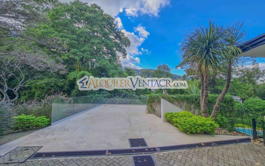 Lujoso condo de 3 habit. con vista en Escazú