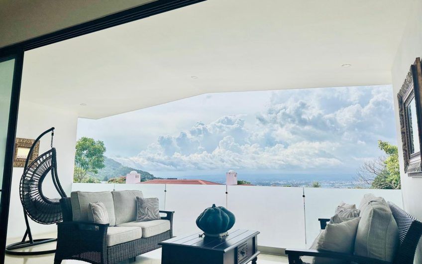 Lujoso condo de 3 habit. con vista en Escazú