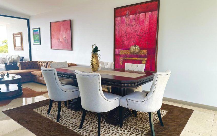 Lujoso condo de 3 habit. con vista en Escazú