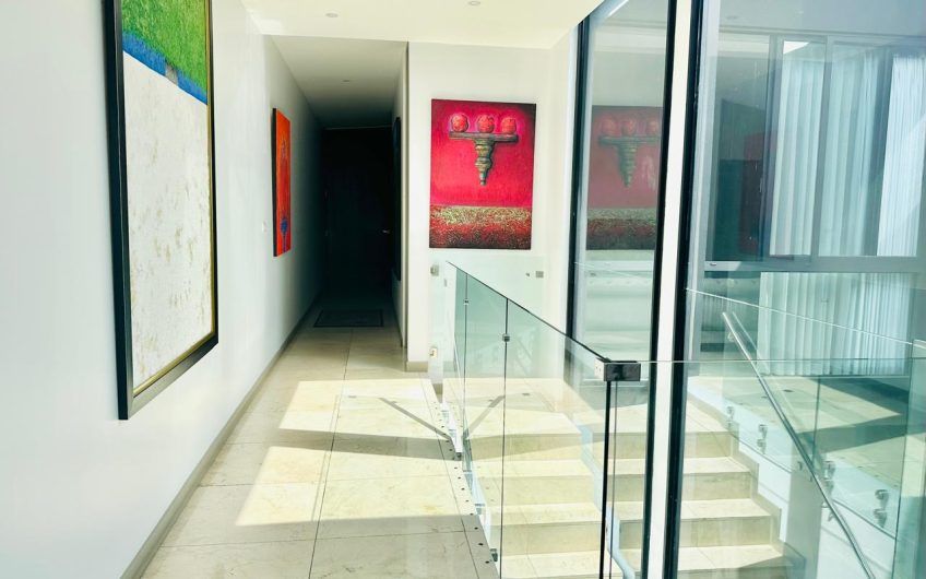 Lujoso condo de 3 habit. con vista en Escazú