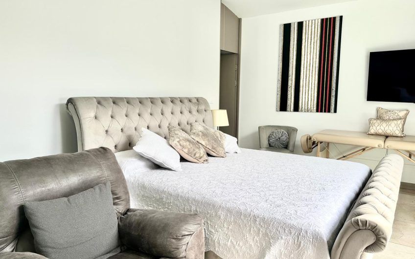 Lujoso condo de 3 habit. con vista en Escazú