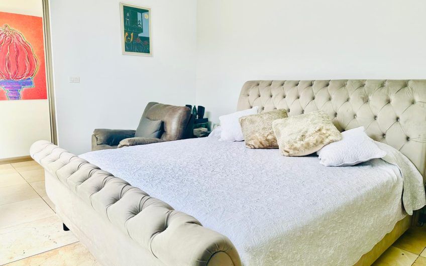 Lujoso condo de 3 habit. con vista en Escazú