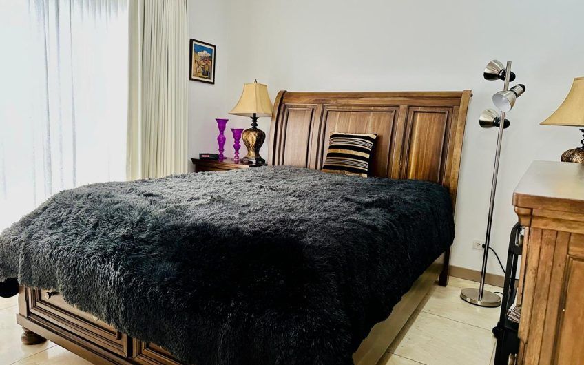 Lujoso condo de 3 habit. con vista en Escazú