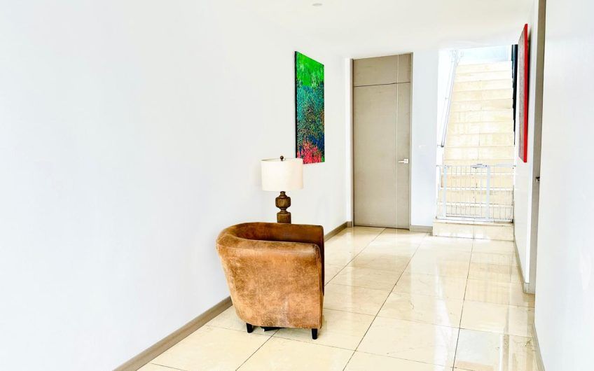 Lujoso condo de 3 habit. con vista en Escazú