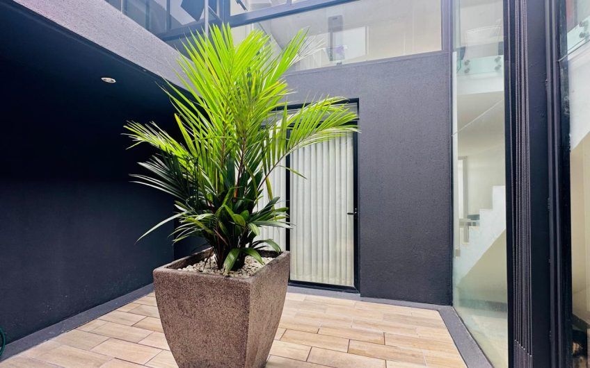 Lujoso condo de 3 habit. con vista en Escazú