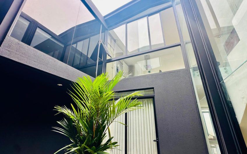 Lujoso condo de 3 habit. con vista en Escazú