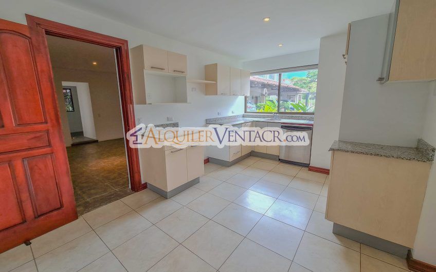 Para inversión! Condo de 4 habit. en Trejos Montealegre x Avenida Escazú