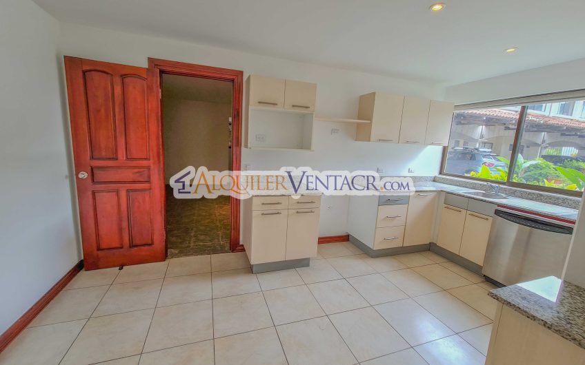 Para inversión! Condo de 4 habit. en Trejos Montealegre x Avenida Escazú