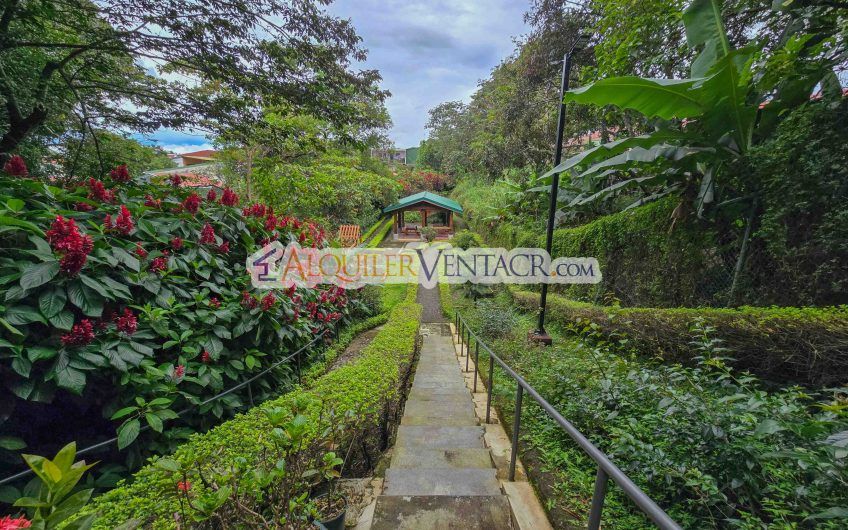 Para estrenar! Lujoso apartamento con vista en Escazú Centro