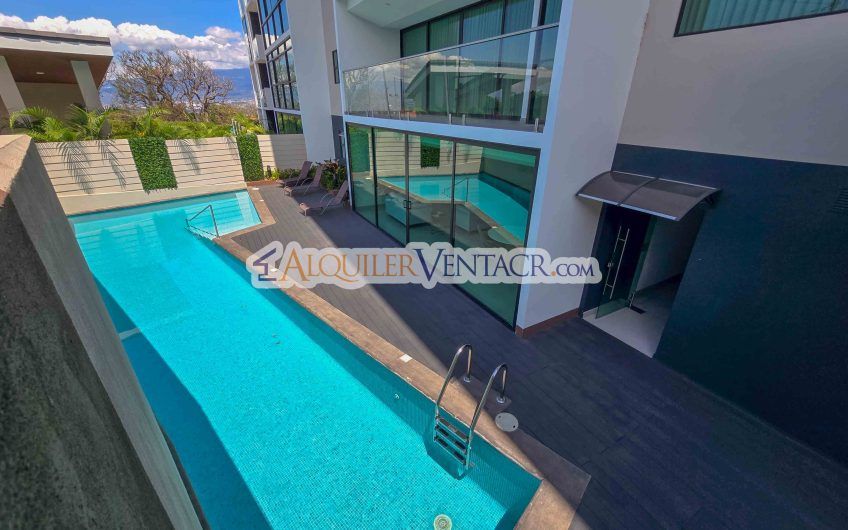 Lujoso apartamento de 3 habit.+ de servicio en Escazú Centro