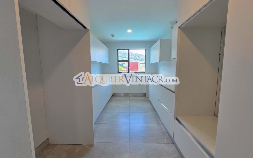 Para estrenar! Lujoso apartamento con vista en Escazú Centro