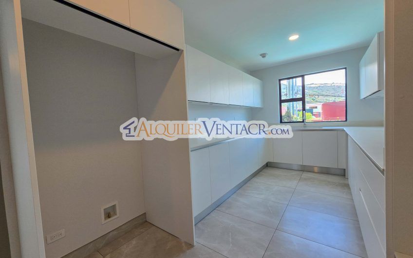 Para estrenar! Lujoso apartamento con vista en Escazú Centro