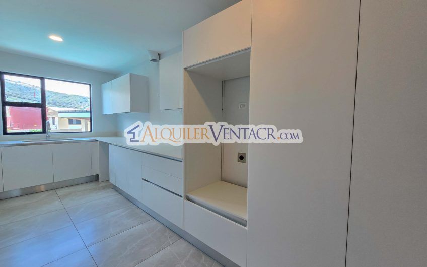 Para estrenar! Lujoso apartamento con vista en Escazú Centro