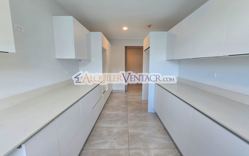 Para estrenar! Lujoso apartamento con vista en Escazú Centro