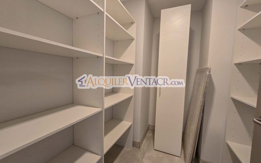 Para estrenar! Lujoso apartamento con vista en Escazú Centro