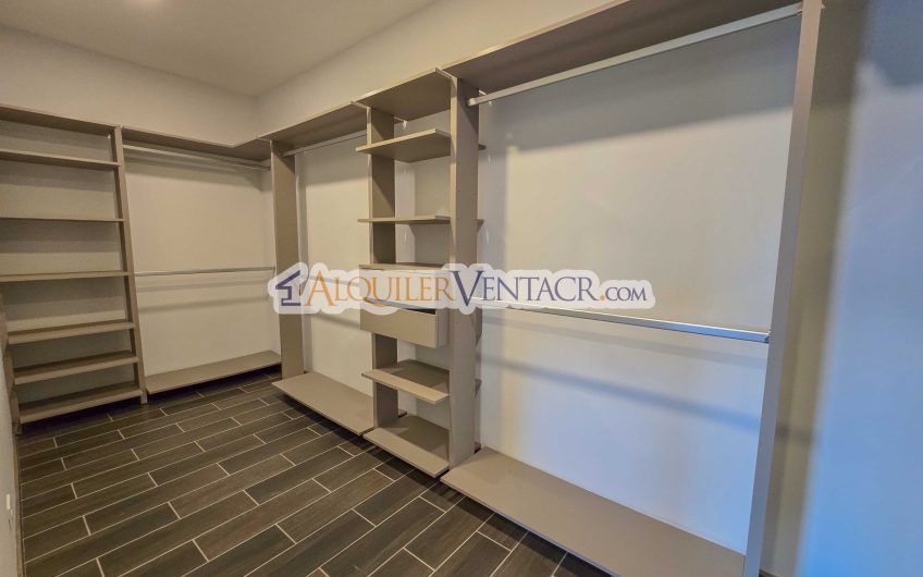 Para estrenar! Lujoso apartamento con vista en Escazú Centro