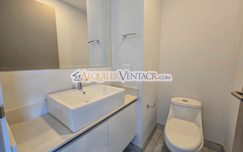 Lujoso apartamento de 3 habit.+ de servicio en Escazú Centro