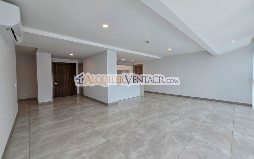 Lujoso apartamento de 3 habit.+ de servicio en Escazú Centro