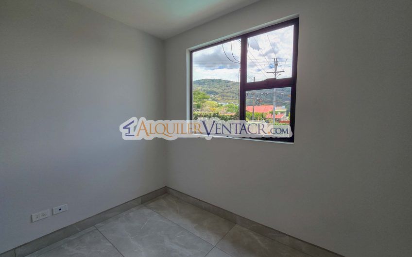 Lujoso apartamento de 3 habit.+ de servicio en Escazú Centro