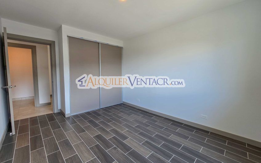 Lujoso apartamento de 3 habit.+ de servicio en Escazú Centro