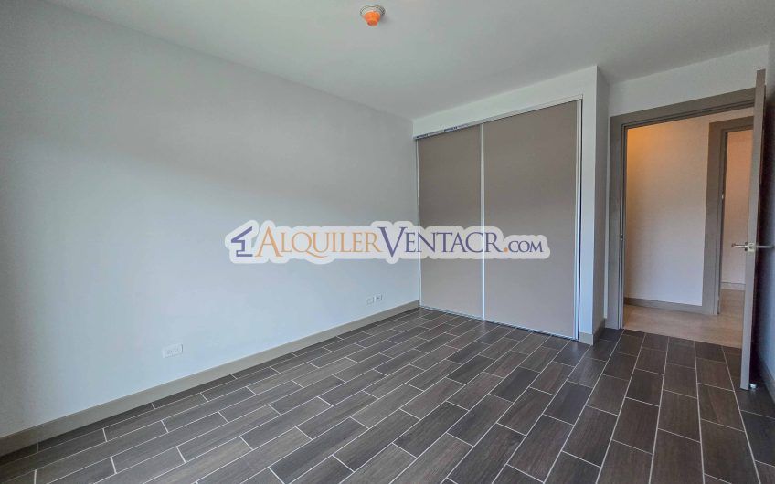 Lujoso apartamento de 3 habit.+ de servicio en Escazú Centro