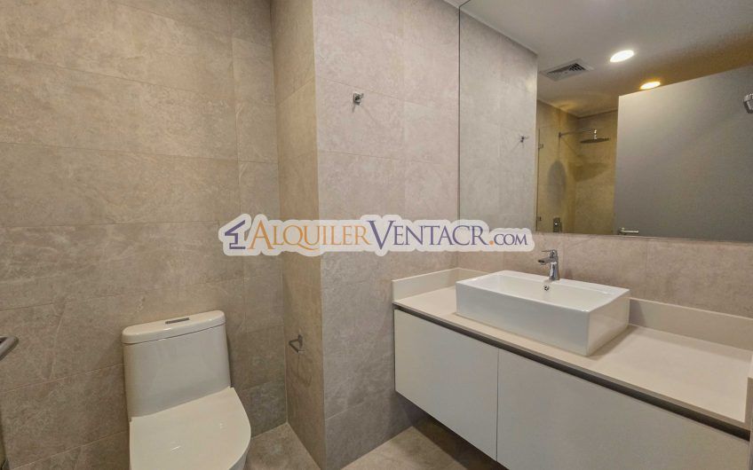 Lujoso apartamento de 3 habit.+ de servicio en Escazú Centro