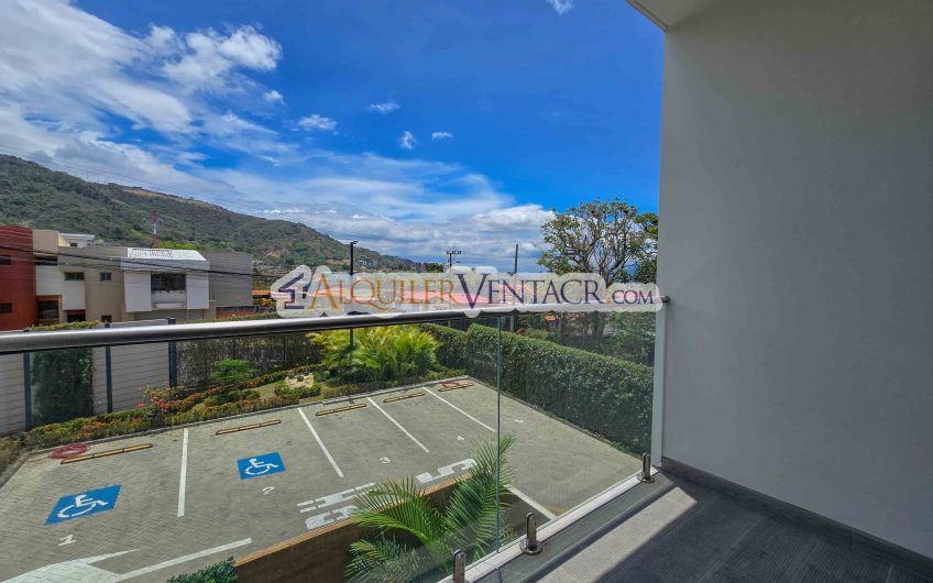 Lujoso apartamento de 3 habit.+ de servicio en Escazú Centro