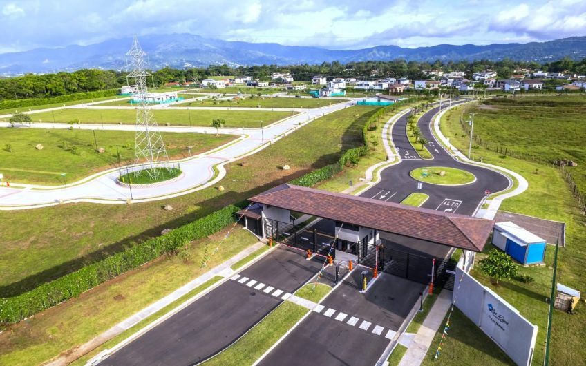 Lote plano de 325 m2 en Hacienda Los Reyes La Guácima Alajuela