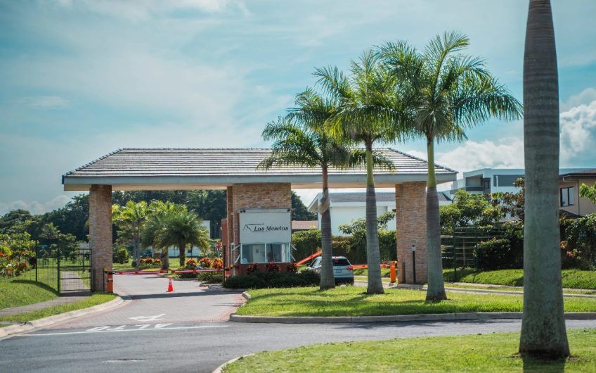 Lote plano de 325 m2 en Hacienda Los Reyes La Guácima Alajuela