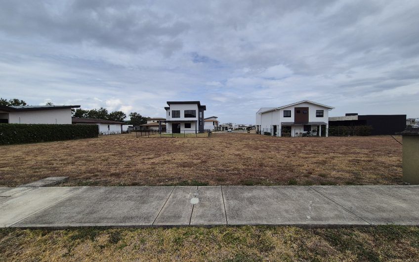 Lote plano de 325 m2 en Hacienda Los Reyes La Guácima Alajuela
