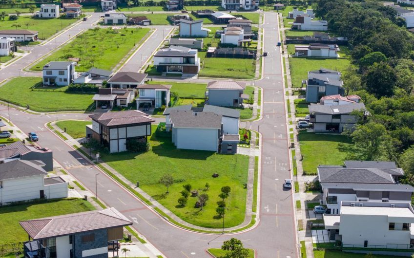 Lote plano de 325 m2 en Hacienda Los Reyes La Guácima Alajuela