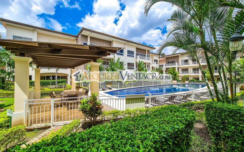 Apartamento en 1er nivel con terraza en San Rafael Escazú x Country Club