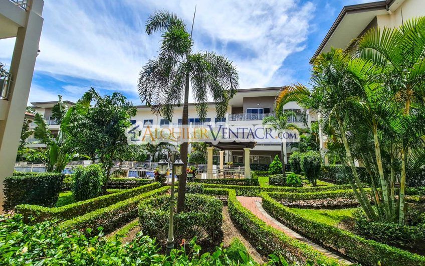 Apartamento en 1er nivel con terraza en San Rafael Escazú x Country Club