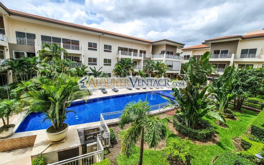 Apartamento en 1er nivel con terraza en San Rafael Escazú x Country Club