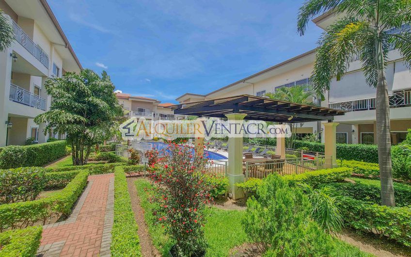 Apartamento en 1er nivel con terraza en San Rafael Escazú x Country Club