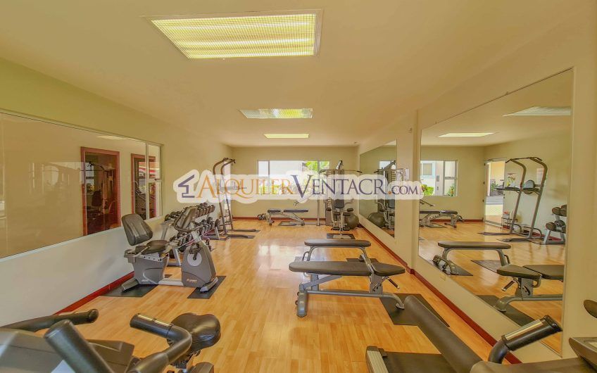 Apartamento en 1er nivel con terraza en San Rafael Escazú x Country Club