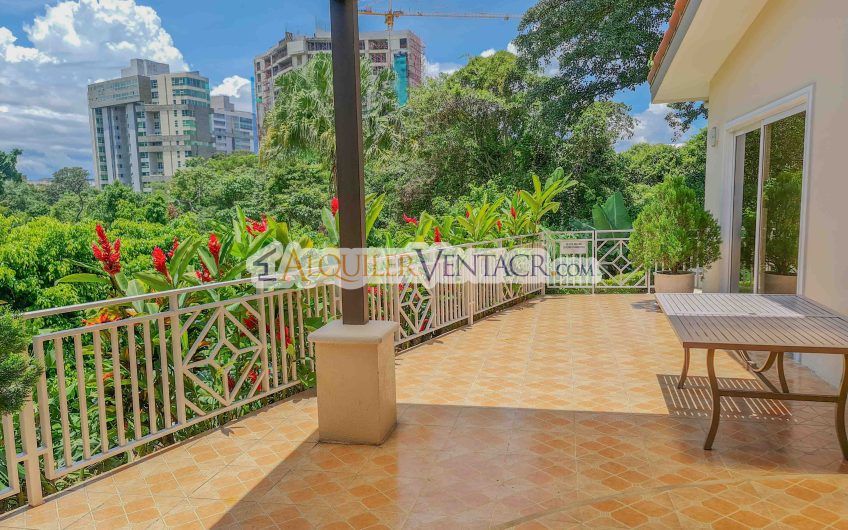 Apartamento en 1er nivel con terraza en San Rafael Escazú x Country Club