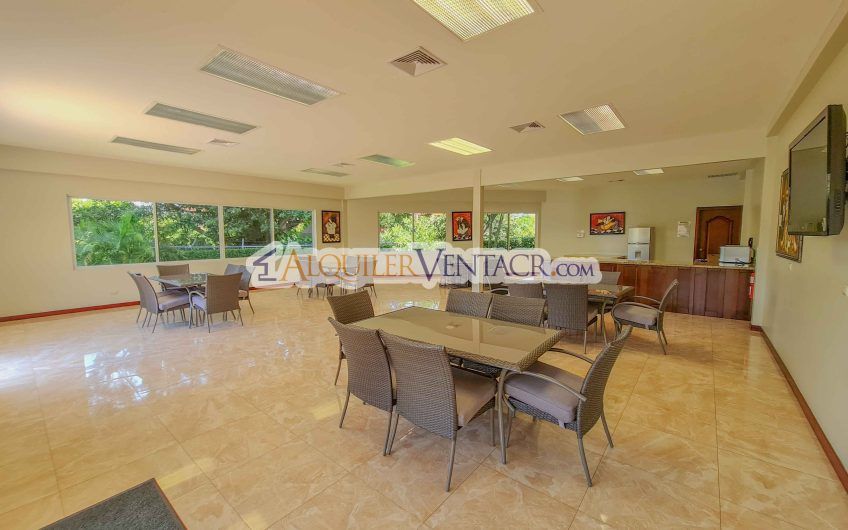 Apartamento en 1er nivel con terraza en San Rafael Escazú x Country Club