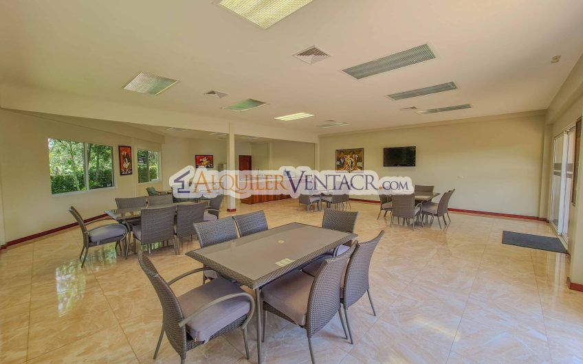 Apartamento en 1er nivel con terraza en San Rafael Escazú x Country Club