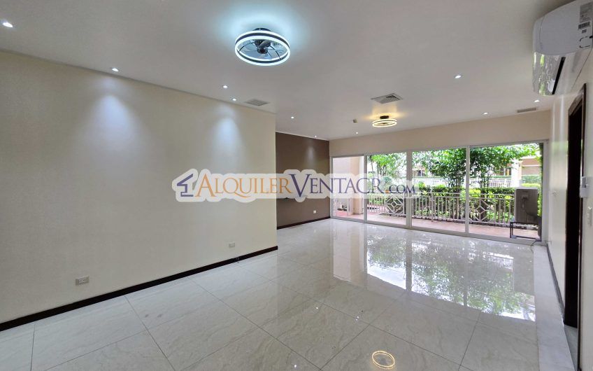 Apartamento en 1er nivel con terraza en San Rafael Escazú x Country Club