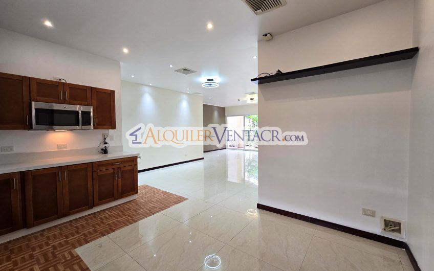 Apartamento en 1er nivel con terraza en San Rafael Escazú x Country Club