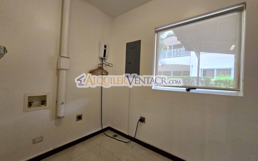 Apartamento en 1er nivel con terraza en San Rafael Escazú x Country Club