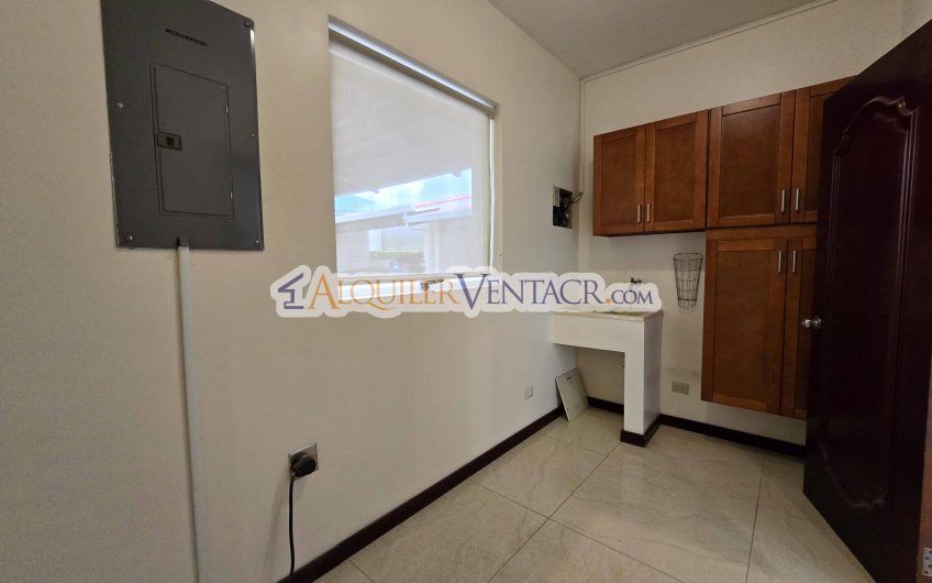 Apartamento en 1er nivel con terraza en San Rafael Escazú x Country Club