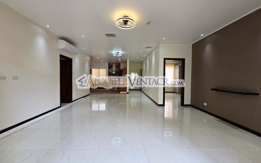 Apartamento en 1er nivel con terraza en San Rafael Escazú x Country Club