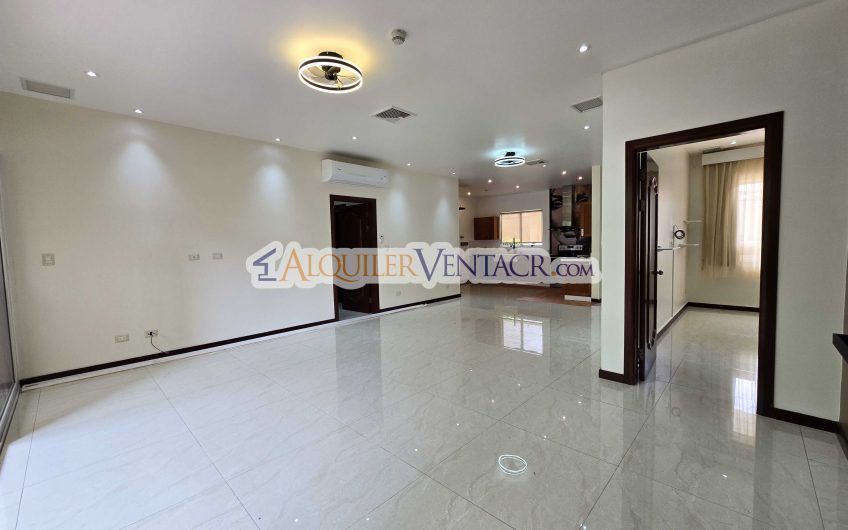 Apartamento en 1er nivel con terraza en San Rafael Escazú x Country Club