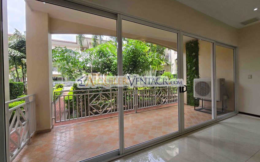 Apartamento en 1er nivel con terraza en San Rafael Escazú x Country Club