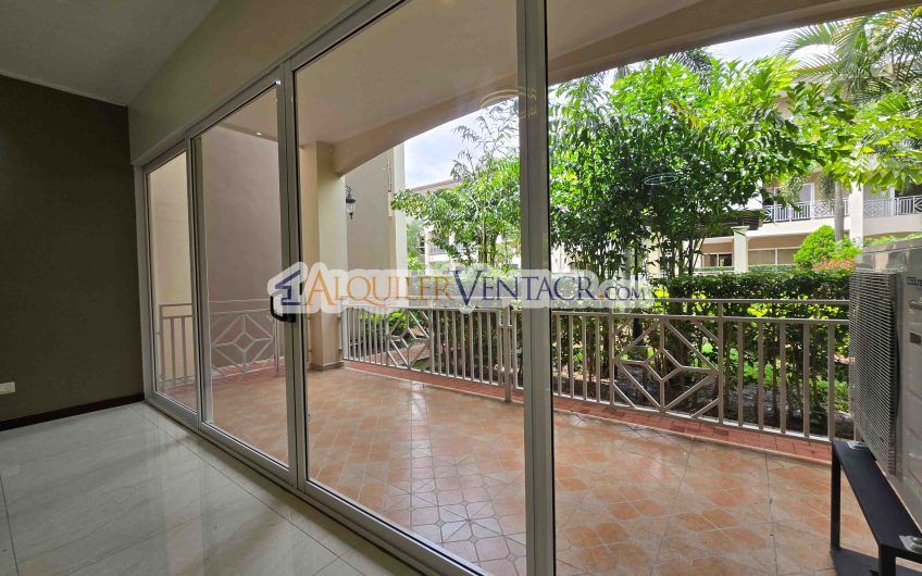 Apartamento en 1er nivel con terraza en San Rafael Escazú x Country Club