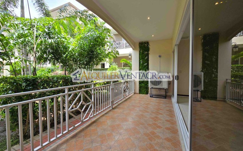 Apartamento en 1er nivel con terraza en San Rafael Escazú x Country Club