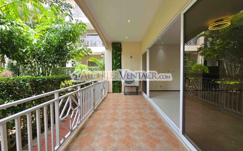 Apartamento en 1er nivel con terraza en San Rafael Escazú x Country Club